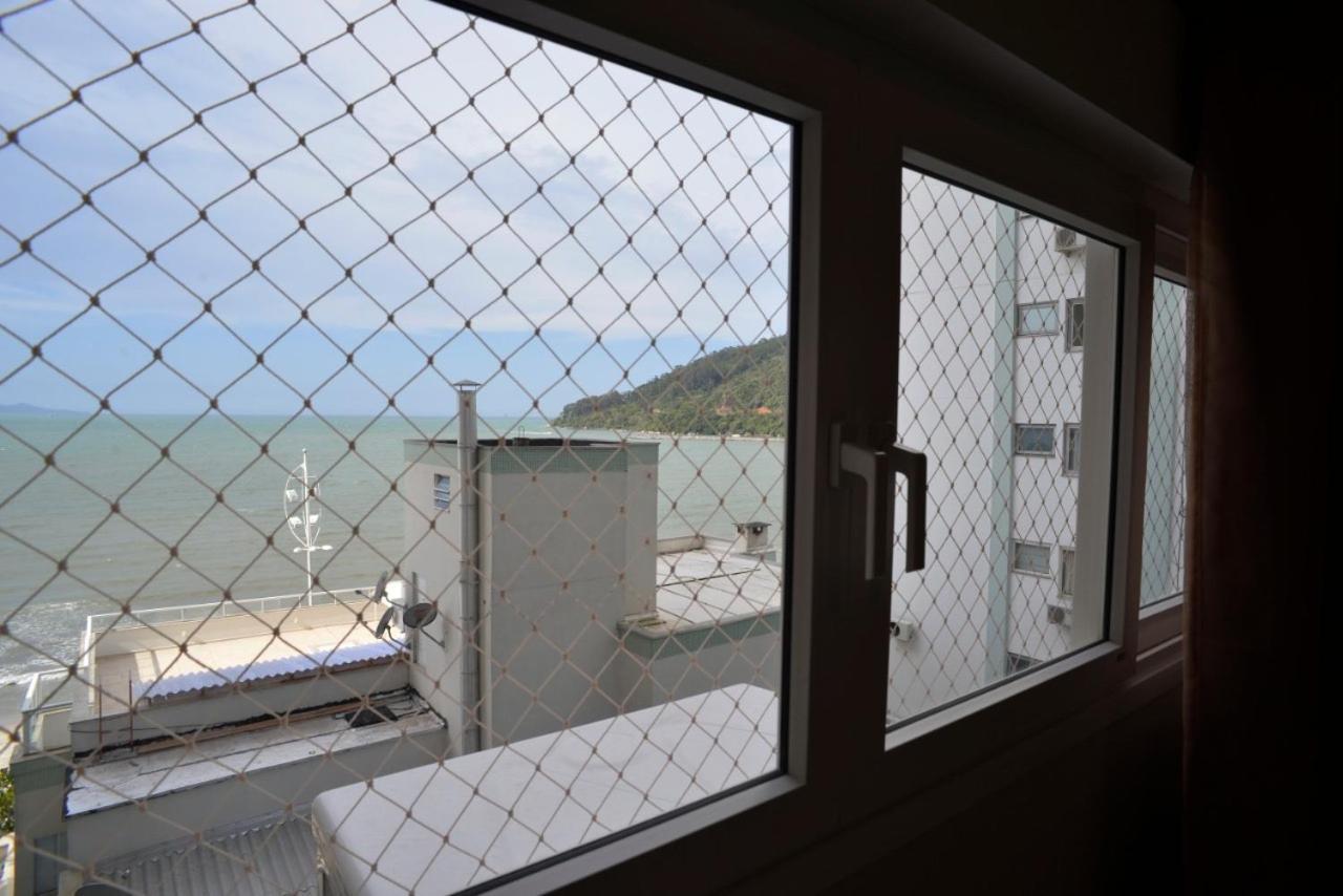 FRENTE MAR PÉ NA AREIA, na Av Atlântica Balneario Camboriu Exterior foto