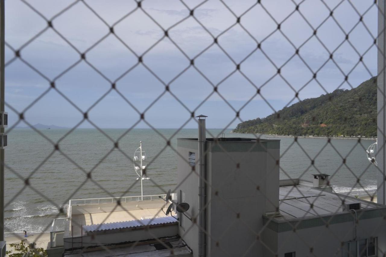 FRENTE MAR PÉ NA AREIA, na Av Atlântica Balneario Camboriu Exterior foto