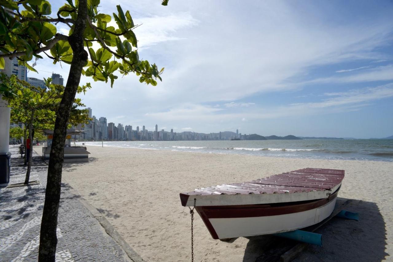 FRENTE MAR PÉ NA AREIA, na Av Atlântica Balneario Camboriu Exterior foto