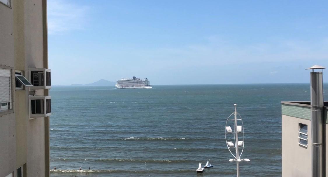 FRENTE MAR PÉ NA AREIA, na Av Atlântica Balneario Camboriu Exterior foto